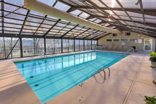 Condo with Lake Views 5 Mi to Branson Strip! in Branson, USA