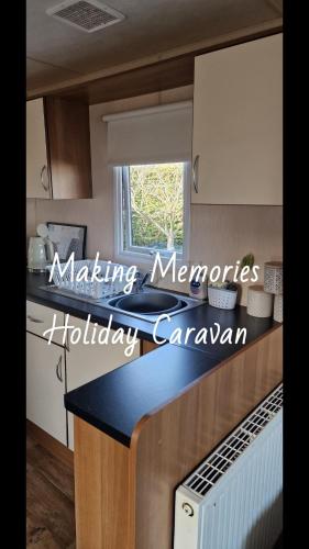 Making Memories Holiday Caravan Making Memories Holiday Caravan