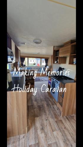 Making Memories Holiday Caravan Making Memories Holiday Caravan