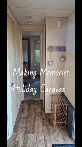 Making Memories Holiday Caravan Making Memories Holiday Caravan