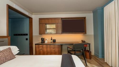 Standard Room image 5