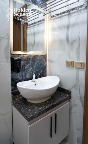 Deluxe King Suite image 3