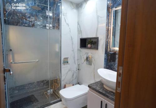 Deluxe King Suite image 2