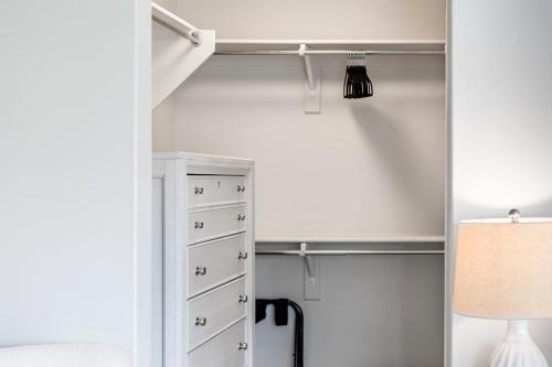 Convention Ctr-Spacious 2BR 2BA-Spa,Pool,Gym,Pkg Convention Ctr-Spacious 2BR 2BA-Spa,Pool,Gym,Pkg