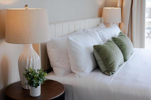 Convention Ctr-Spacious 2BR 2BA-Spa,Pool,Gym,Pkg Convention Ctr-Spacious 2BR 2BA-Spa,Pool,Gym,Pkg