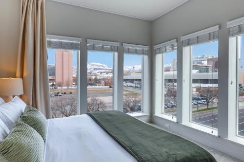 Convention Ctr-Spacious 2BR 2BA-Spa,Pool,Gym,Pkg Convention Ctr-Spacious 2BR 2BA-Spa,Pool,Gym,Pkg