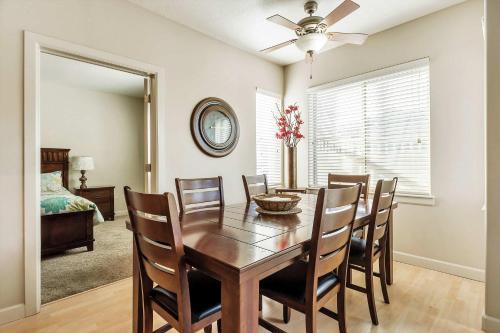 Downtown Condo Near Convention Center (Disability Access) thumb 2