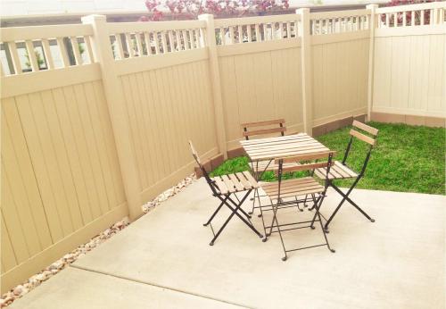 Downtown Condo Near Convention Center (Disability Access) thumb 4