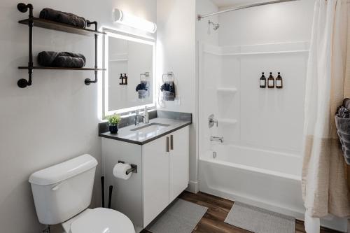 Convention Ctr-Spacious 2BR 2BA-Spa,Pool,Gym,Pkg Convention Ctr-Spacious 2BR 2BA-Spa,Pool,Gym,Pkg