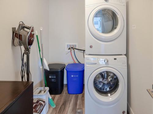 Convention Ctr-Spacious 2BR 2BA-Spa,Pool,Gym,Pkg Convention Ctr-Spacious 2BR 2BA-Spa,Pool,Gym,Pkg