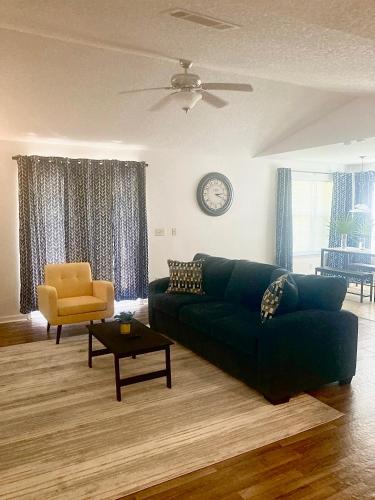 Cozy 4 bedroom home with HUGE yard in Brunswick in Brunswick