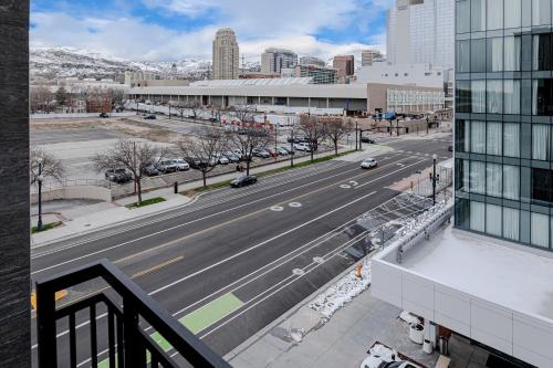 Convention Ctr-Spacious 2BR 2BA-Spa,Pool,Gym,Pkg Convention Ctr-Spacious 2BR 2BA-Spa,Pool,Gym,Pkg