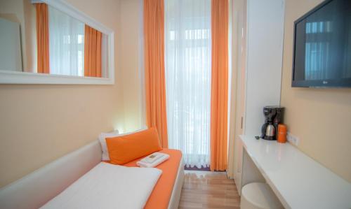 Single Room image 2