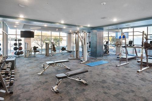 Convention Ctr-Spacious 2BR 2BA-Spa,Pool,Gym,Pkg Convention Ctr-Spacious 2BR 2BA-Spa,Pool,Gym,Pkg