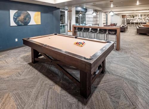 Convention Ctr-Spacious 2BR 2BA-Spa,Pool,Gym,Pkg Convention Ctr-Spacious 2BR 2BA-Spa,Pool,Gym,Pkg