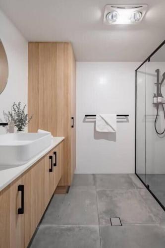 Coolum Gem with BBQ & Stunning Pool