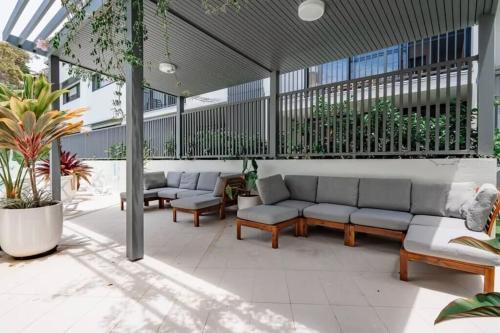 Coolum Gem with BBQ & Stunning Pool