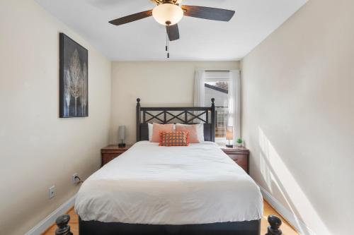 Charming DT 3-Bed Bungalow with Fenced-in Yard in Raleigh, USA