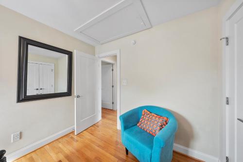 Charming DT 3-Bed Bungalow with Fenced-in Yard in Raleigh, USA