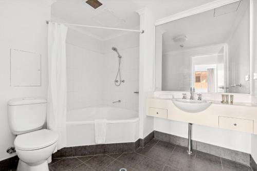 Bright Inner-West Stay with Pool Access - image 3