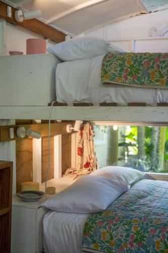 Beautiful Unique Cottage -Pet-Friendly-walk to town