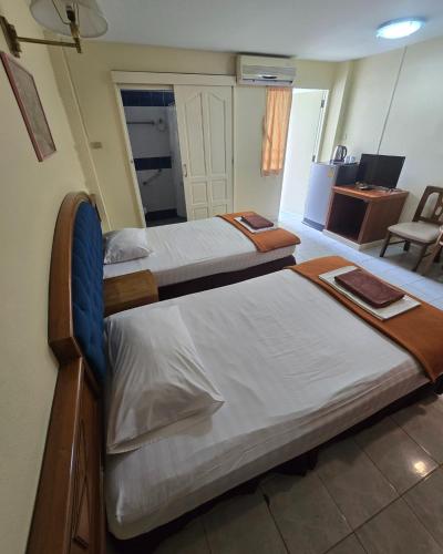 room detail thumbnail 2