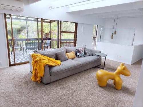 Spa Retreat Spacious 7 BRS 3 Baths Movie Lounge nice Garden with Parking, Auckland (photo 9)