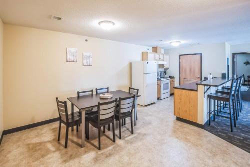 Work Relax Repeat in a Bright and Spacious Stay Work Relax Repeat in a Bright and Spacious Stay