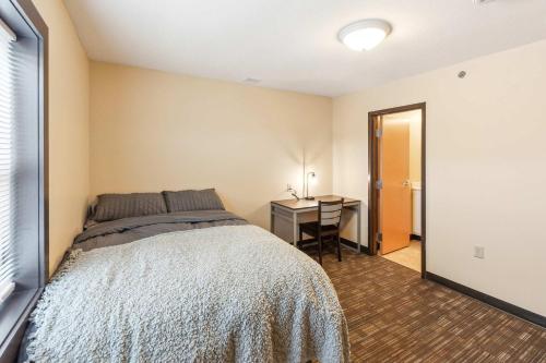 Work Relax Repeat in a Bright and Spacious Stay Work Relax Repeat in a Bright and Spacious Stay