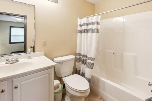 Work Relax Repeat in a Bright and Spacious Stay Work Relax Repeat in a Bright and Spacious Stay