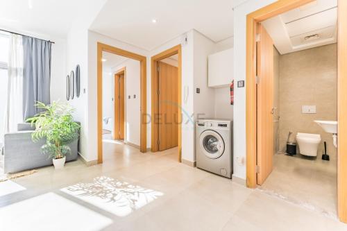 Balcony Offering Community Views 1BR with Assistant Room, Walking Distance to Community Park , Pantheon Elysee , Jumeirah Village Circle by Deluxe Holiday Homes, Dubai (photo 5)