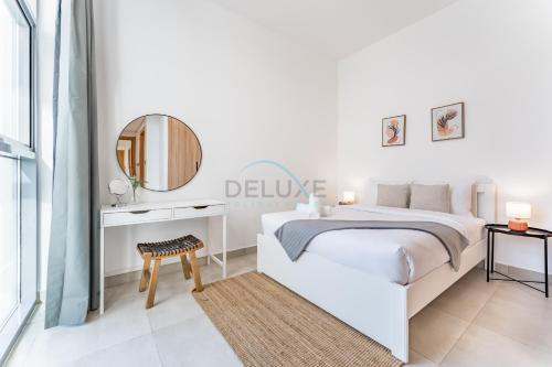 Balcony Offering Community Views 1BR with Assistant Room, Walking Distance to Community Park , Pantheon Elysee , Jumeirah Village Circle by Deluxe Holiday Homes, Dubai (photo 8)