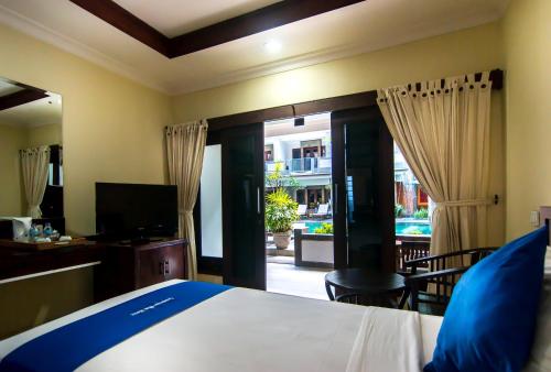 Deluxe Double or Twin Room with Pool Access image 5