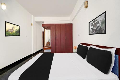 Standard Double Room image 10