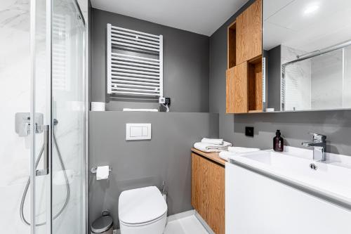 One-Bedroom Apartment image 3