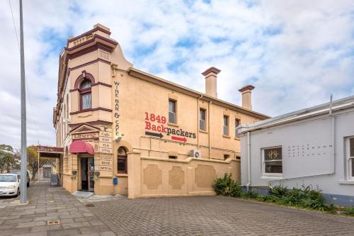 1849 Backpackers in Albany