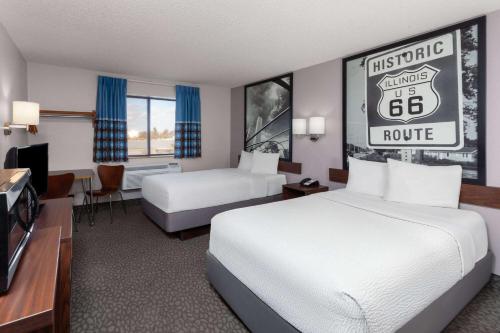 Super 8 by Wyndham Romeoville Bolingbrook in Romeoville, USA
