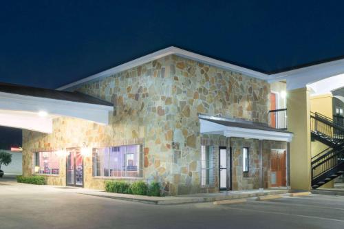 Super 8 by Wyndham San Antonio Near Fort Sam Houston in San Antonio, USA