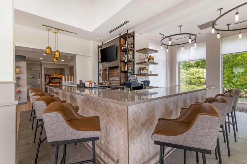Hilton Garden Inn Portland Airport - image 9