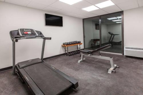 Ramada by Wyndham Austin South - image 2