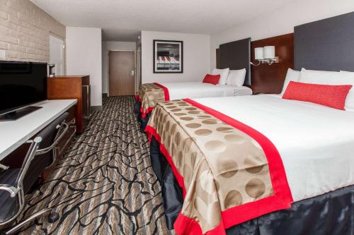 Double Room with Two Double Beds - Non-Smoking image 2