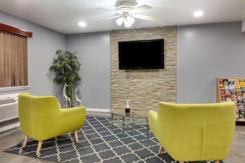 Photo - Super 8 By Wyndham San Antonio Downtown / Alamo