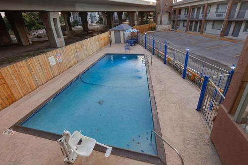 Photo - Super 8 By Wyndham San Antonio Downtown / Alamo
