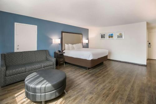 Clarion Hotel Conference Center - image 12