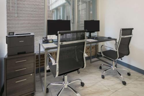 Clarion Hotel Conference Center - image 2