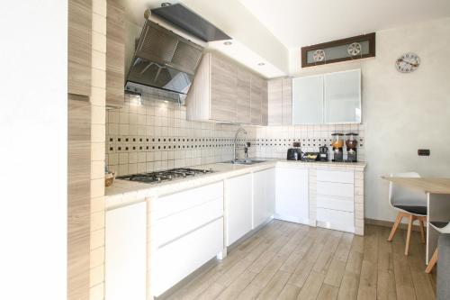 Lighthouse Beach Apartment - Terrace on the Sea - image 4
