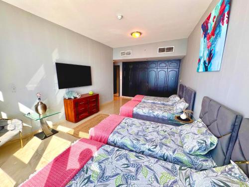 Luxury Corniche Residence 2 BHK pool gym wifi sea front Luxury Corniche Residence 2 BHK pool gym wifi sea front