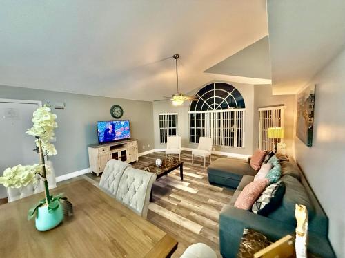 Grand Superior 3BR Apartment near Disney Parks in Kissimmee, USA