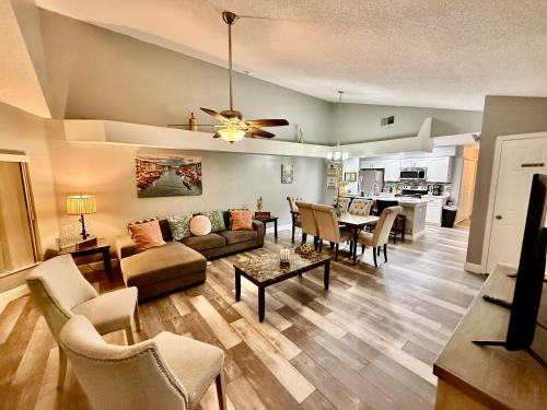 Grand Superior 3BR Apartment near Disney Parks in Kissimmee, USA