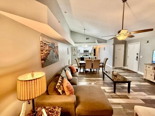 Grand Superior 3BR Apartment near Disney Parks in Kissimmee, USA